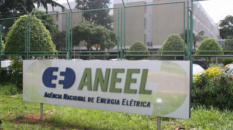 Aneel revê tarifa para pagar socorro a distribuidoras de energia