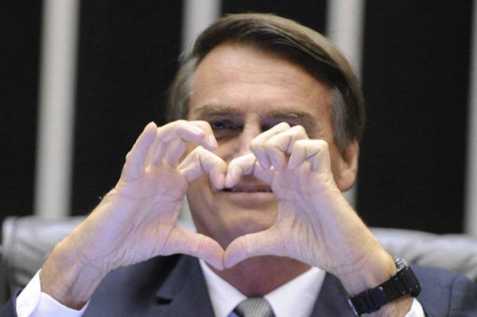 Bolsonaro bate continência para Moro e reação do juiz viraliza