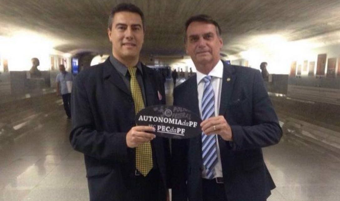 Delegado da PF que isentou Flávio de lavagem de dinheiro conhece família Bolsonaro há sete anos