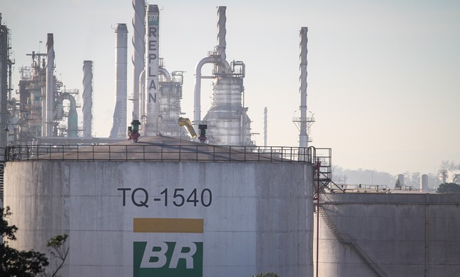 Petrobras pode importar combustível caso greve se prolongue