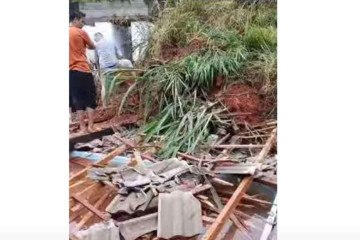 Deslizamento de terra em Taubaté, em São Paulo, deixa quatro soterrados